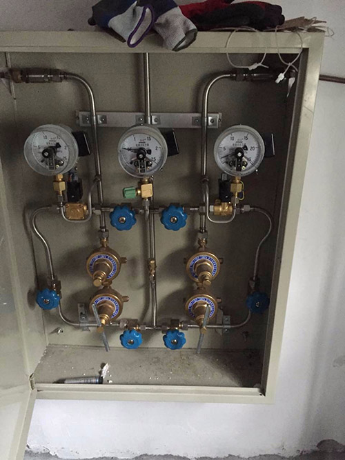 二級(jí)穩(wěn)壓箱